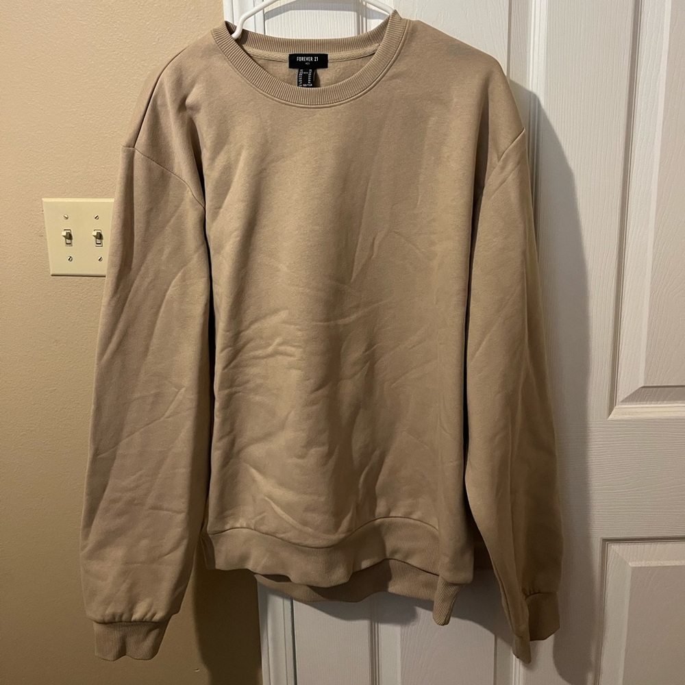Men’s neutral colored sweatshirt
